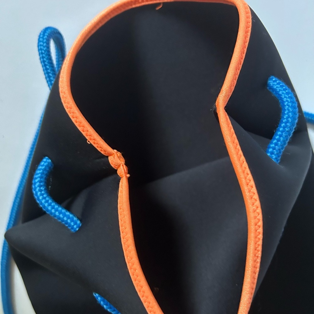 TRIANGL Neoprene Drawstring Bag- NWOT - Picture 2 of 4